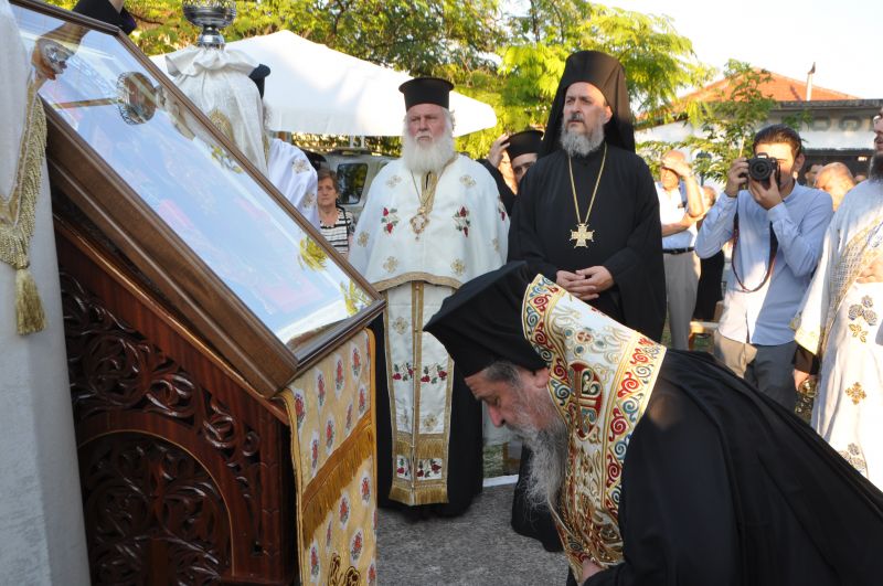 Ἐγκαίνια τοῦ Ἱεροῦ Ναοῦ τῆς Παναγίας Πετρούσης καί χειροτονία Πρεσβυτέρου